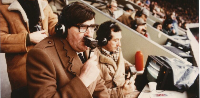 Bill McLaren in de commentary box